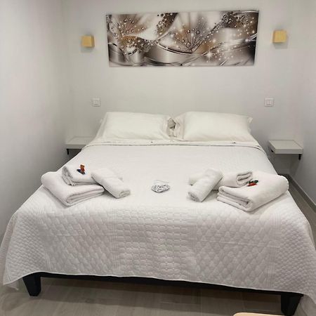 Grand Studio Neuf A 50 M Du Port Saint Tropez Bagian luar foto