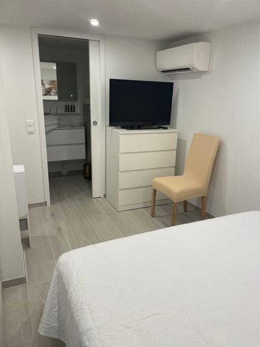 Grand Studio Neuf A 50 M Du Port Saint Tropez Bagian luar foto