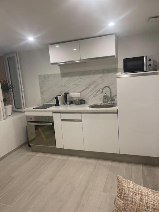 Grand Studio Neuf A 50 M Du Port Saint Tropez Bagian luar foto