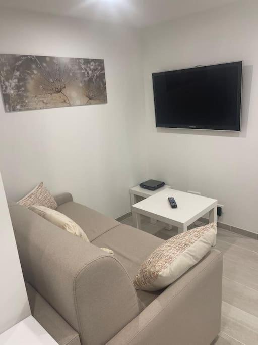 Grand Studio Neuf A 50 M Du Port Saint Tropez Bagian luar foto