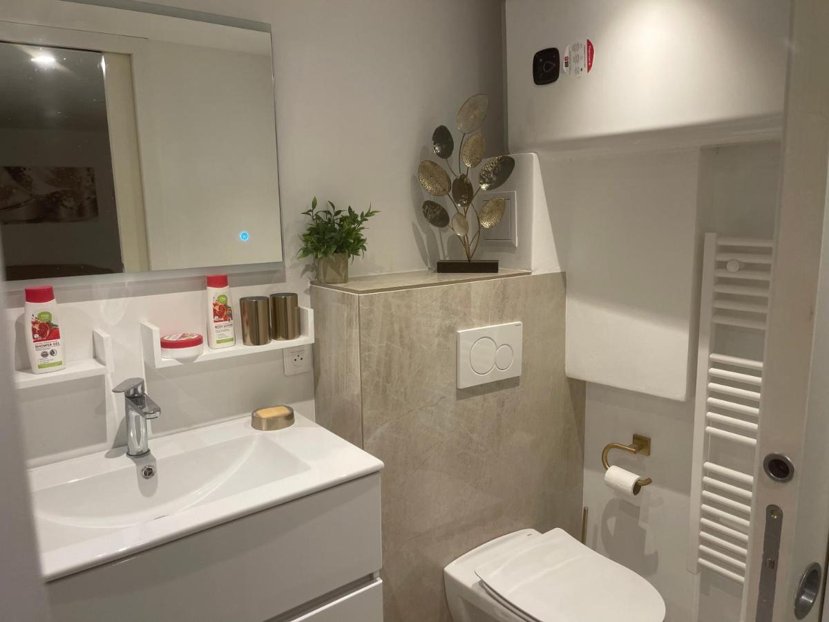 Grand Studio Neuf A 50 M Du Port Saint Tropez Bagian luar foto
