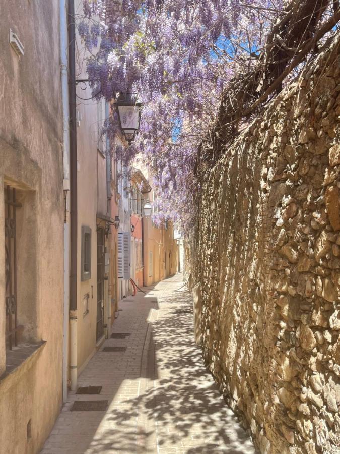 Grand Studio Neuf A 50 M Du Port Saint Tropez Bagian luar foto