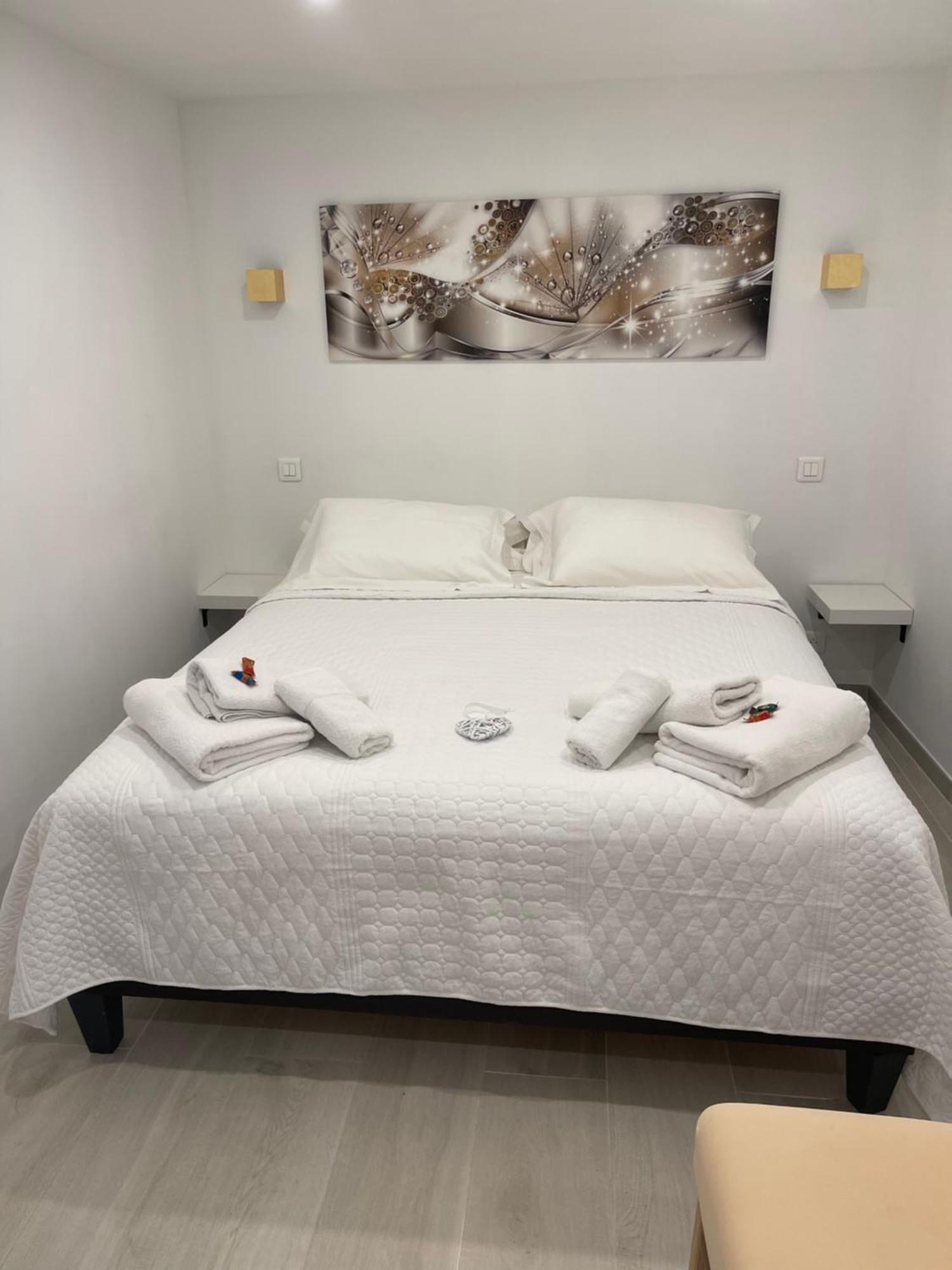 Grand Studio Neuf A 50 M Du Port Saint Tropez Bagian luar foto